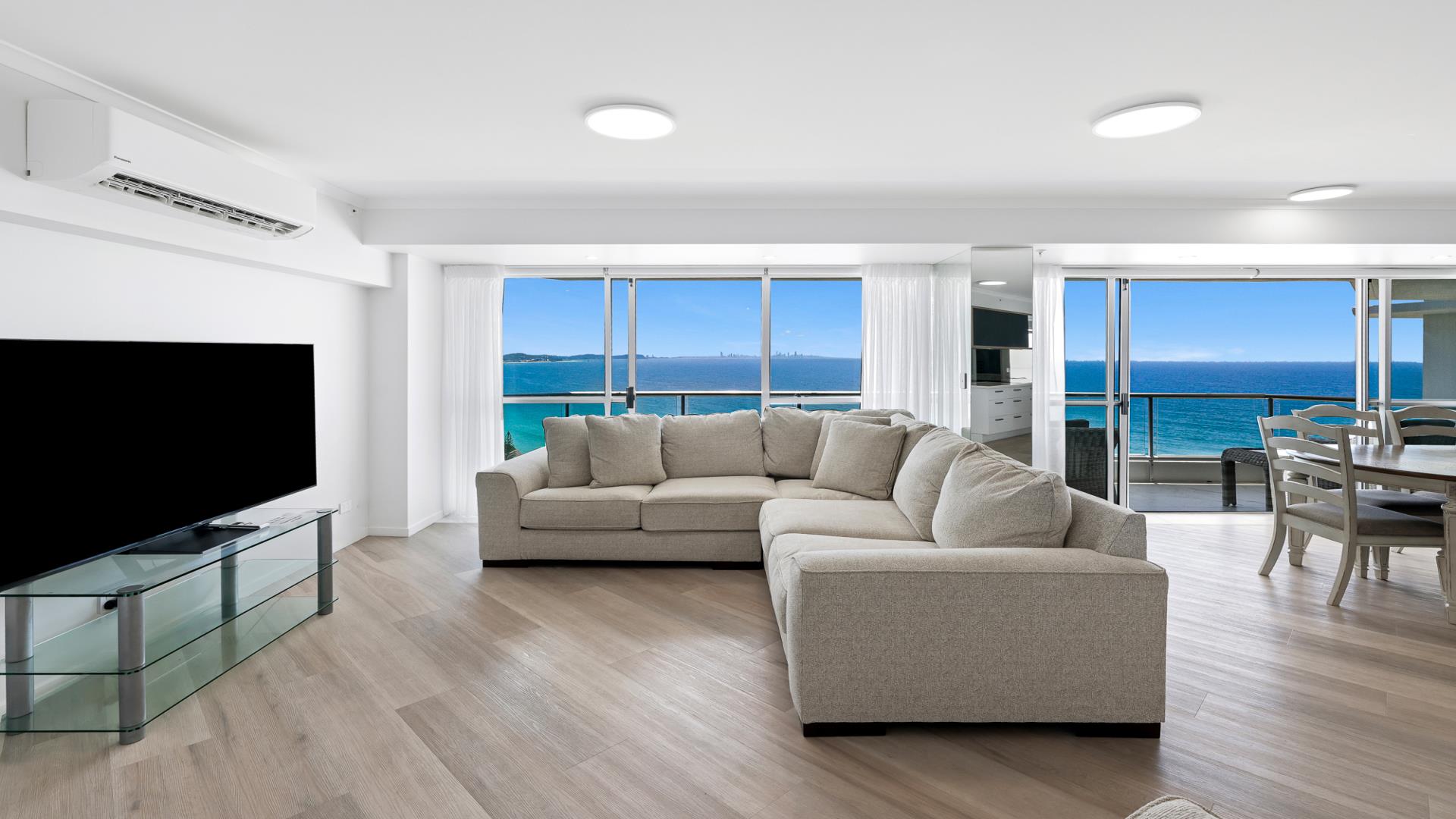Deluxe Three Bedroom Ocean View Apartment
